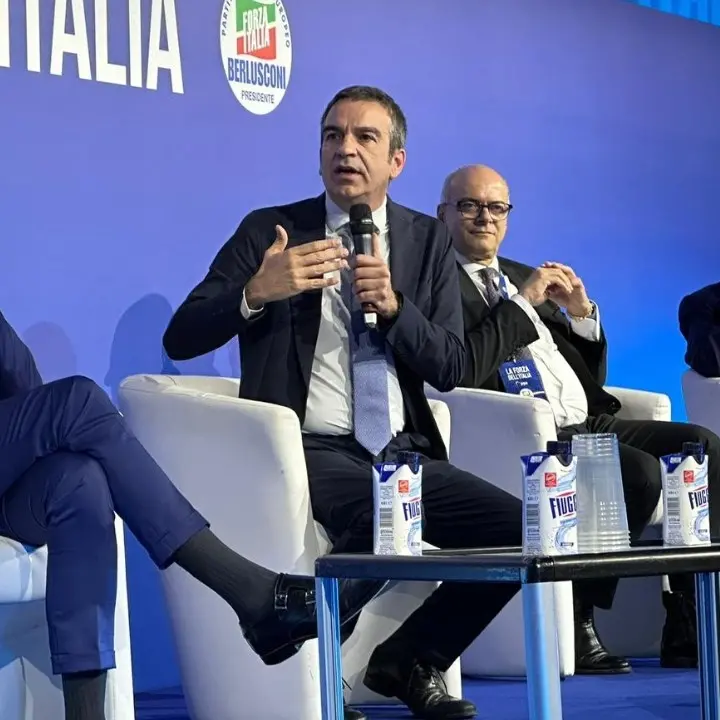Convention di Fi a Milano, Tajani: «Berlusconi sarà il nostro leader ancora a lungo». Occhiuto: «Basta Sud piagnone»