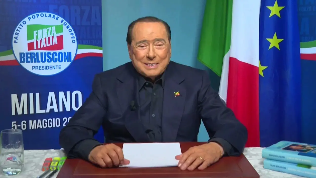 Convention Fi, Berlusconi: «Serve esercito europeo, se oggi la Cina ci invadesse potemmo solo imparare il cinese»