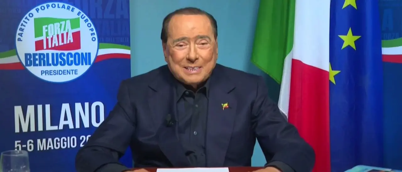 Convention Fi, Berlusconi: «Serve esercito europeo, se oggi la Cina ci invadesse potemmo solo imparare il cinese»