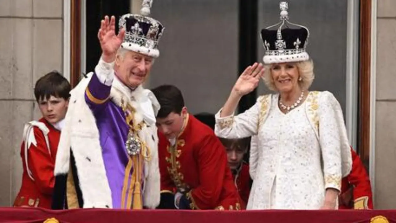Carlo III è stato incoronato a Westminster: «Sono qui per servire e non per essere servito»