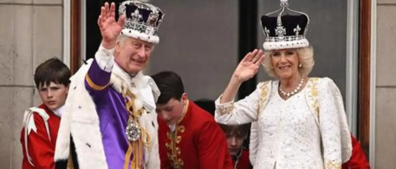 Carlo III è stato incoronato a Westminster: «Sono qui per servire e non per essere servito»