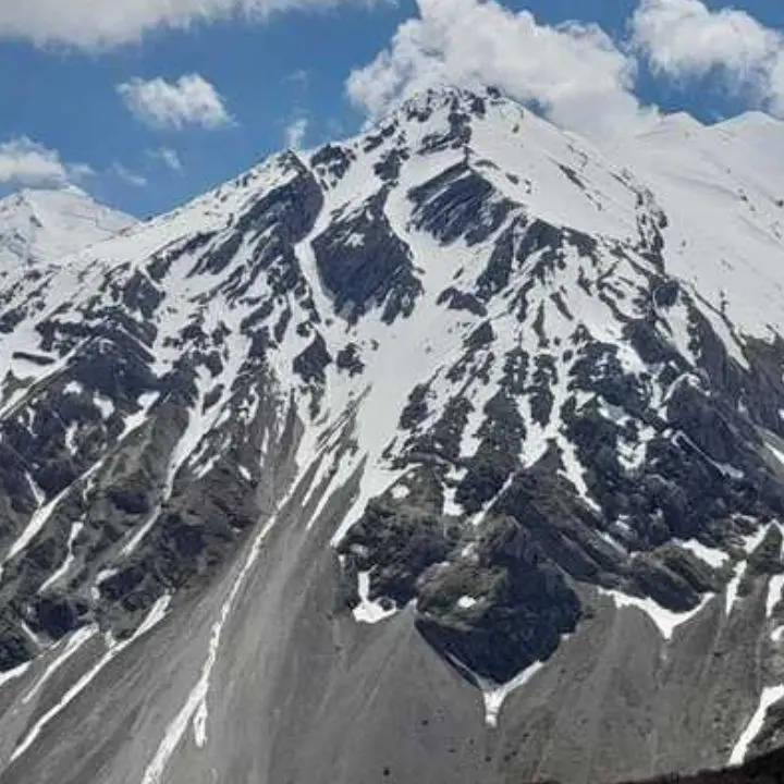 Scialpinista muore candendo dalla vetta del Gran Sasso: avviate le indagini