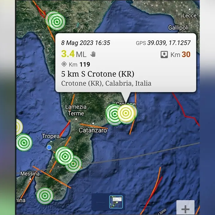 Terremoto in Calabria, scossa di magnitudo 3.4 a Crotone: molte segnalazioni ai vigili del fuoco