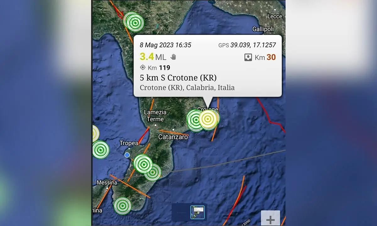 Terremoto in Calabria, scossa di magnitudo 3.4 a Crotone: molte segnalazioni ai vigili del fuoco