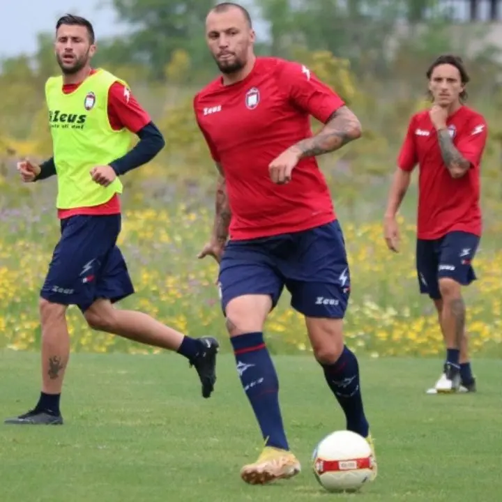 Crotone, continua la preparazione in vista dei play off: Zauli ritrova Cuomo e Dini