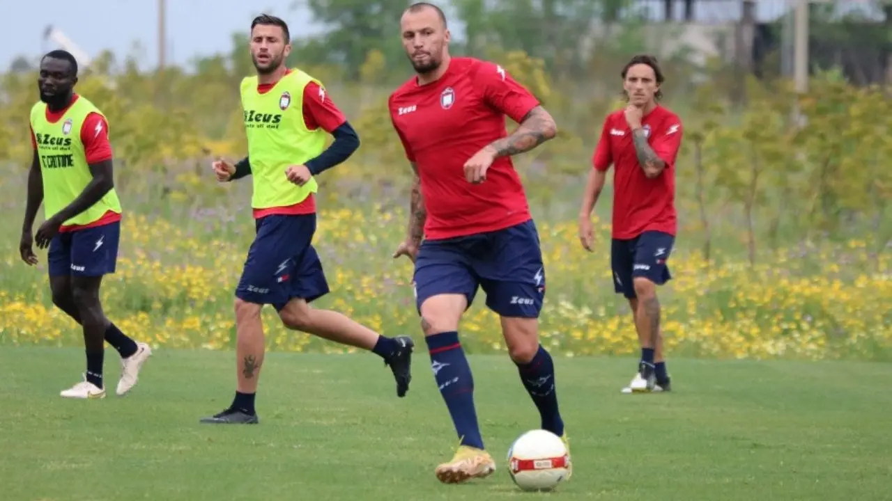 Crotone, continua la preparazione in vista dei play off: Zauli ritrova Cuomo e Dini