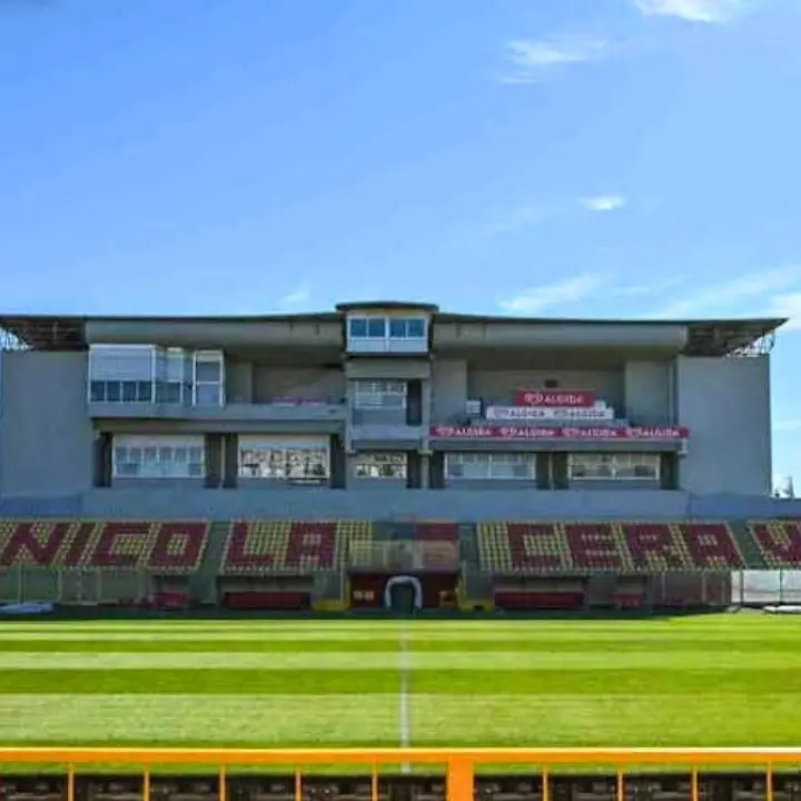 Catanzaro calcio, deserta la gara per il rifacimento del terreno di gioco del Ceravolo: la nota del Comune