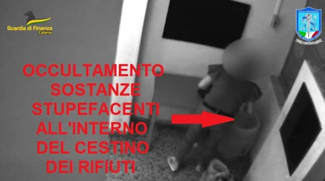 Così la droga e i telefonini, nascosti in pannolini e rifiuti, entravano nel carcere di Augusta