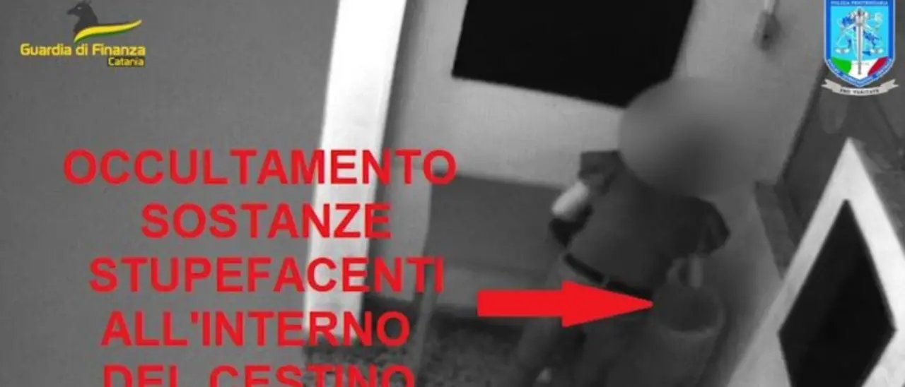 Così la droga e i telefonini, nascosti in pannolini e rifiuti, entravano nel carcere di Augusta