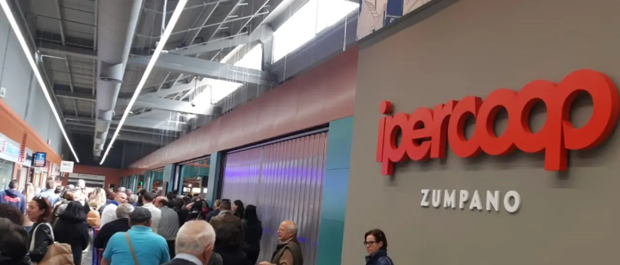 L’ipermercato Ipercoop nel Centro commerciale “I Giardini del sole” di Zumpano riapre al pubblico