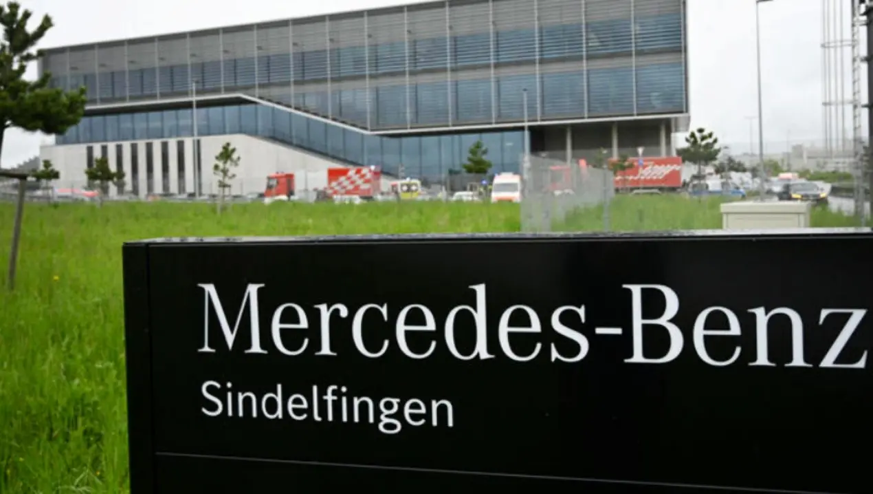 Sparatoria in una fabbrica della Mercedes in Germania, due morti