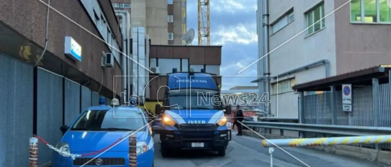 Omicidio a Reggio Calabria, ricercato il cognato della vittima: lo sparo al torace dopo una lite