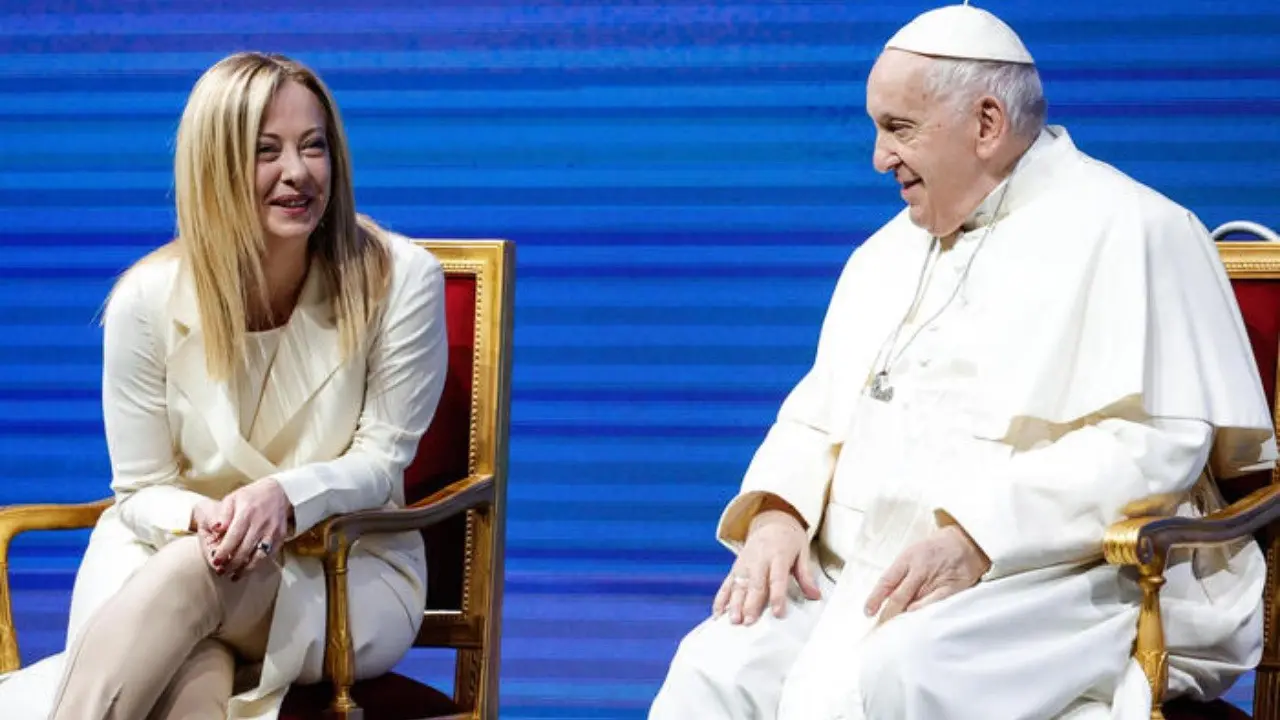 Stati generali della natalità, il Papa: «Mi arrabbio quando mi chiedono di benedire i cani come se fossero figli»