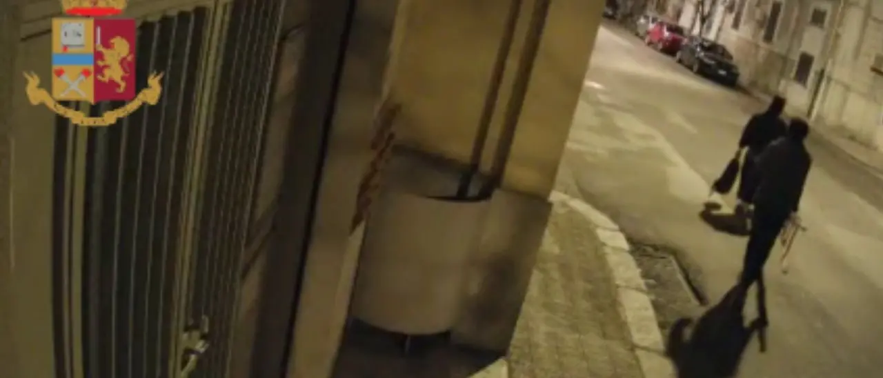 Uomo soffocato in casa a Reggio Calabria, fermato a Malpensa uno dei presuti autori del delitto