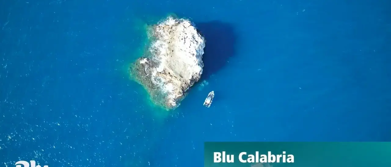 Blu Calabria alla scoperta del parco Scogli di Isca, eccezionale spettacolo di biodiversità: la puntata