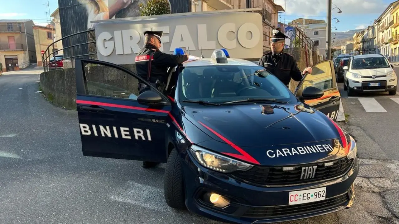 Spacciava droga dagli arresti domiciliari, 32enne arrestata dai carabinieri nel Catanzarese