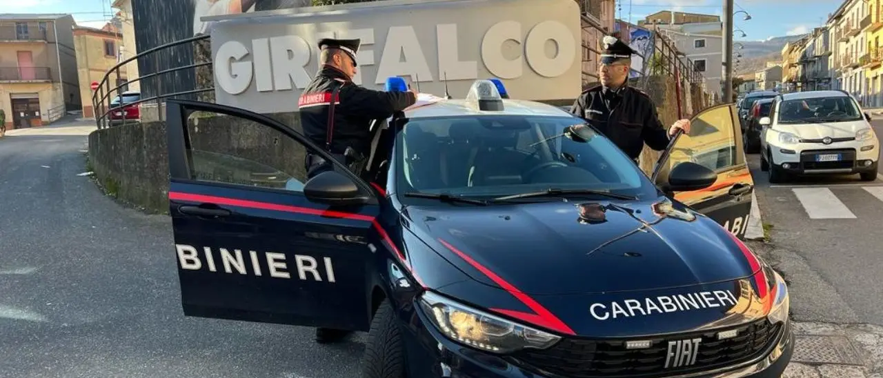 Spacciava droga dagli arresti domiciliari, 32enne arrestata dai carabinieri nel Catanzarese