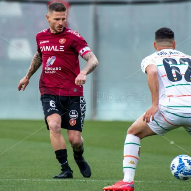 Serie B, la Reggina al San Nicola di Bari a caccia dei playoff: oggi in campo alle 14