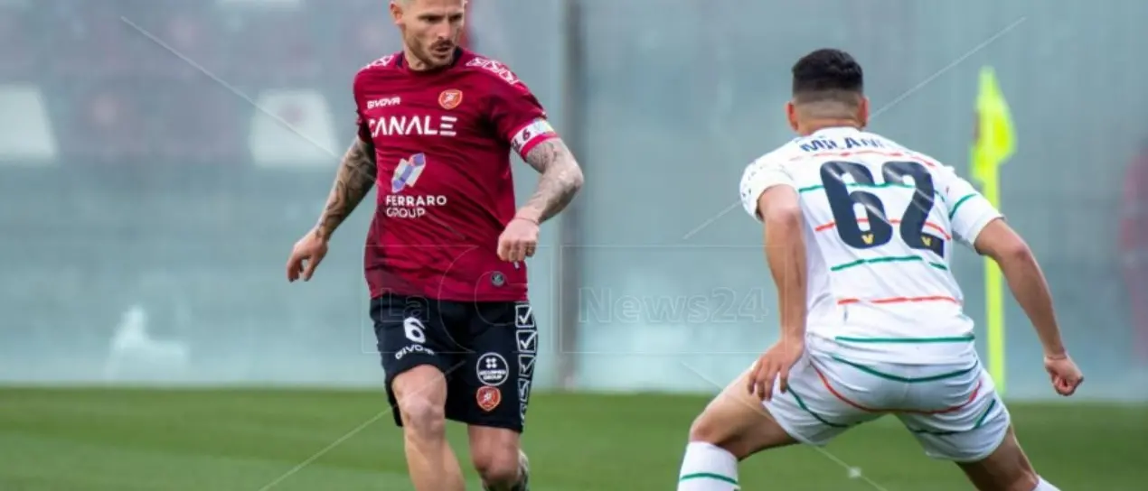 Serie B, la Reggina al San Nicola di Bari a caccia dei playoff: oggi in campo alle 14