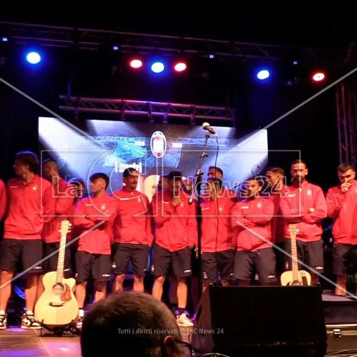 Bagno di folla a Crotone per festeggiare i cento anni della squadra