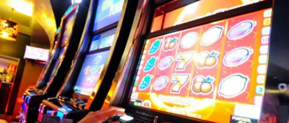 Vibo, sala slot machine clandestina: multa da 200mila euro e proprietario denunciato