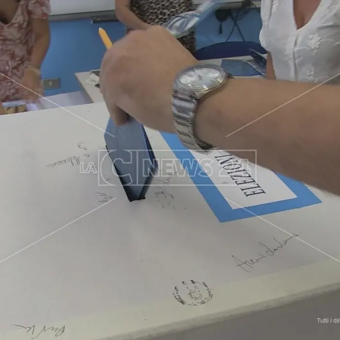 Amministrative in Calabria, si vota in 41 comuni fino a domani: seggi aperti