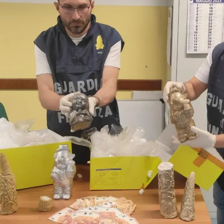 Statuette di ecstasy a forma di orsetto o di Buddha: arrestato narcotrafficante in partenza verso Bangkok