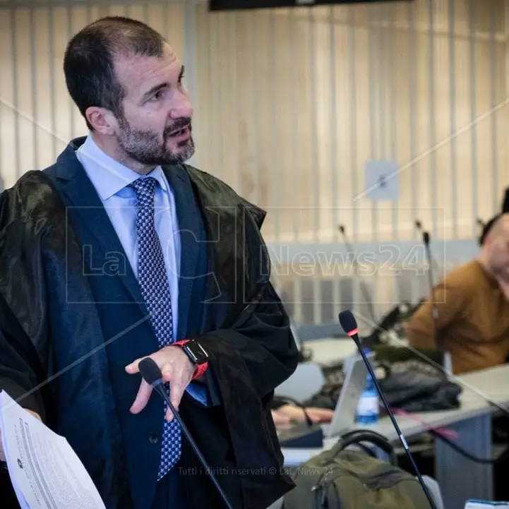 «La sala giochi ce l’ha… la mensa ce l’ha… pure la spazzatura»: la requisitoria del pm fa leva sulle intercettazioni