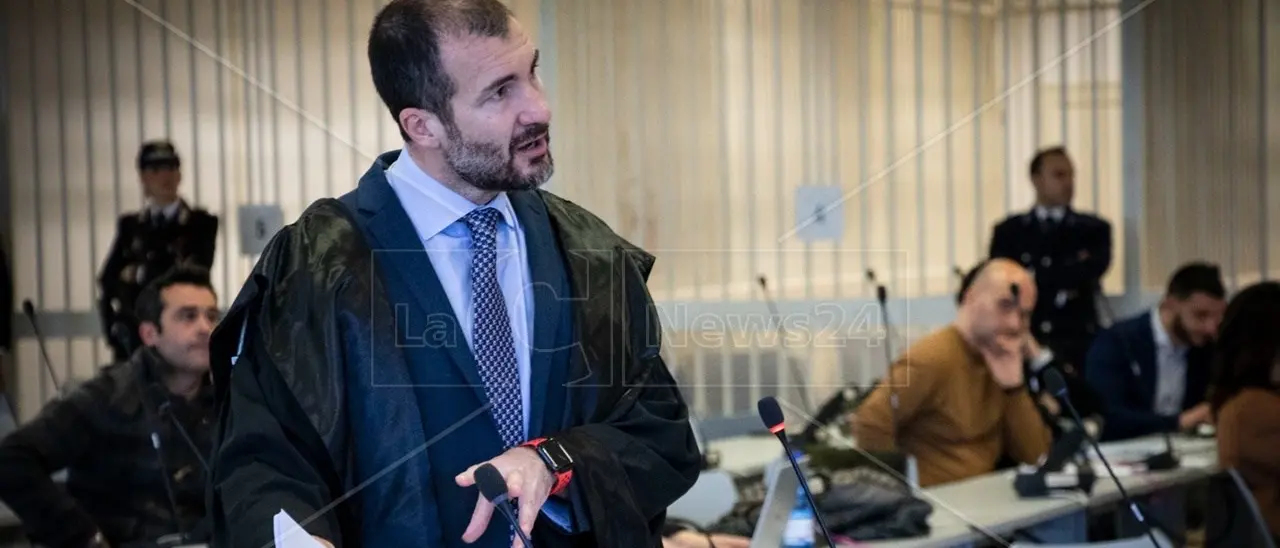 «La sala giochi ce l’ha… la mensa ce l’ha… pure la spazzatura»: la requisitoria del pm fa leva sulle intercettazioni