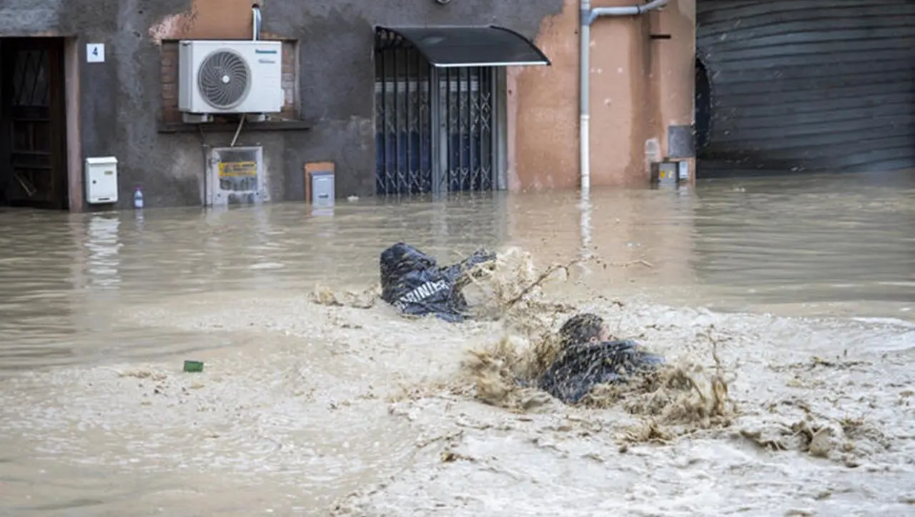 Notte di paura in Emilia Romagna, due morti e quattro dispersi: a Forlì un uomo annegato in casa sua