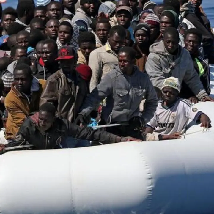 Migranti Calabria, soccorse 600 persone al largo delle Coste joniche: in corso trasferimento a Reggio