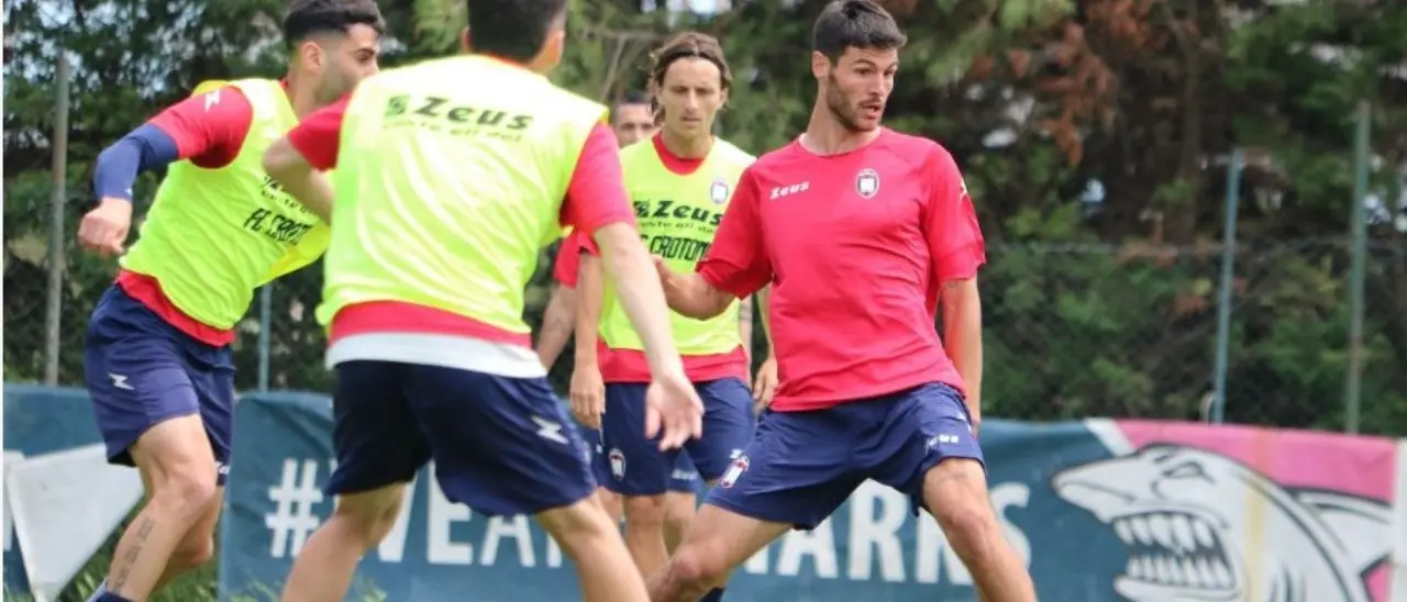 Crotone, proseguono gli allenamenti degli Squali in vista degli spareggi: venerdì amichevole con l’Avellino