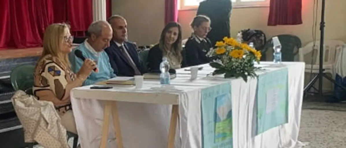 “Il cercatore di luce”, il nuovo libro di Carmine Abate presentato agli alunni dell’Istituto comprensivo di Sellia Marina