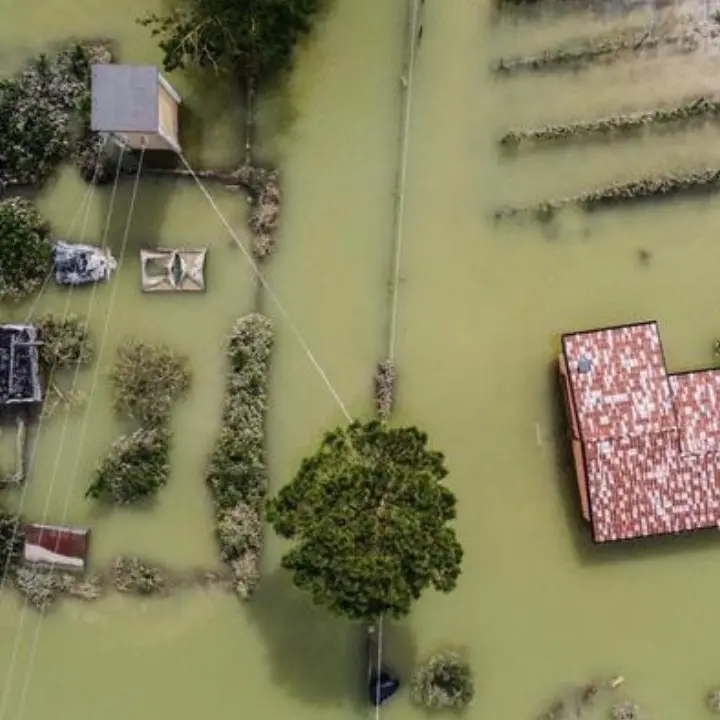 Maltempo in Emilia Romagna, sempre più grave il bilancio dell’alluvione: sale a 13 il numero dei morti