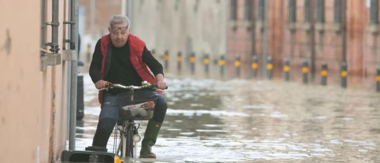 Maltempo in Emilia Romagna, sale a 14 il numero delle vittime. Allerta rossa sulla regione