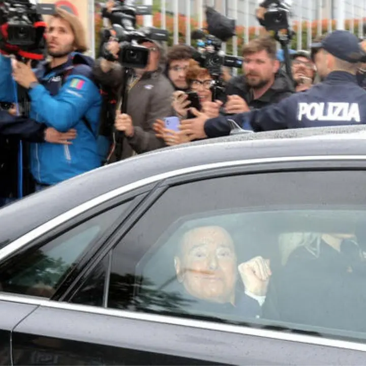 Berlusconi dimesso dall‘ospedale, gli auguri di amici e alleati. Occhiuto: «Un grande abbraccio da tutta la Calabria»