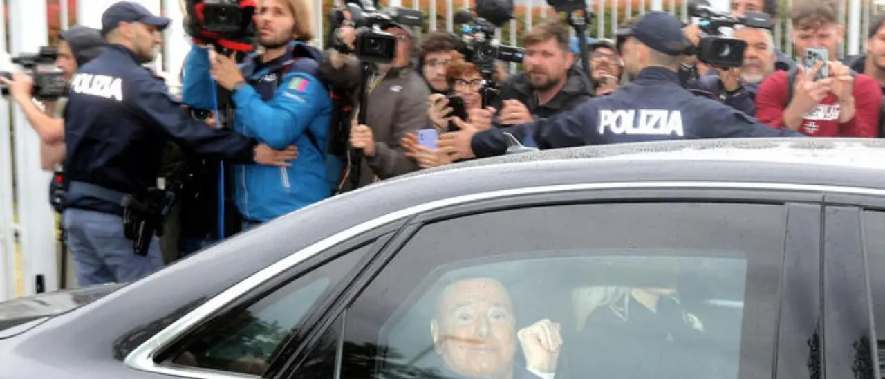 Berlusconi dimesso dall‘ospedale, gli auguri di amici e alleati. Occhiuto: «Un grande abbraccio da tutta la Calabria»