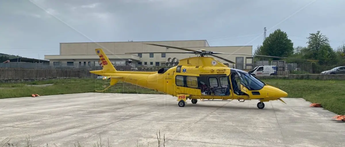 Sessantreenne cade da un camion nel Vibonese: trasportato in elicottero a Catanzaro