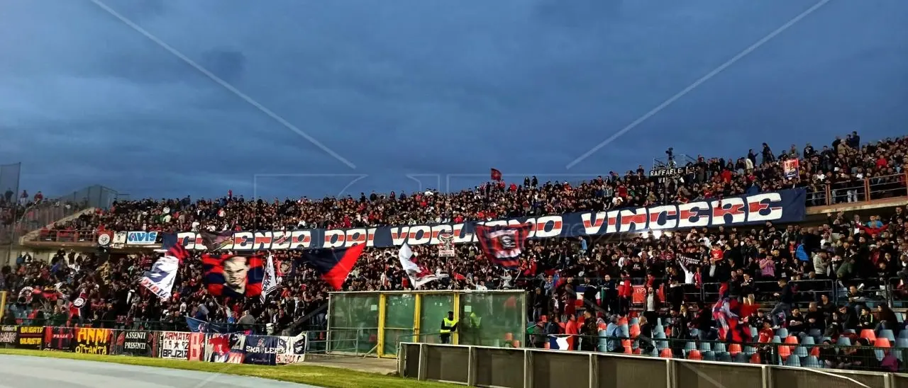 Verso Cosenza-Brescia: cosa dice il regolamento dei play out. Tifosi rossoblù già in fermento