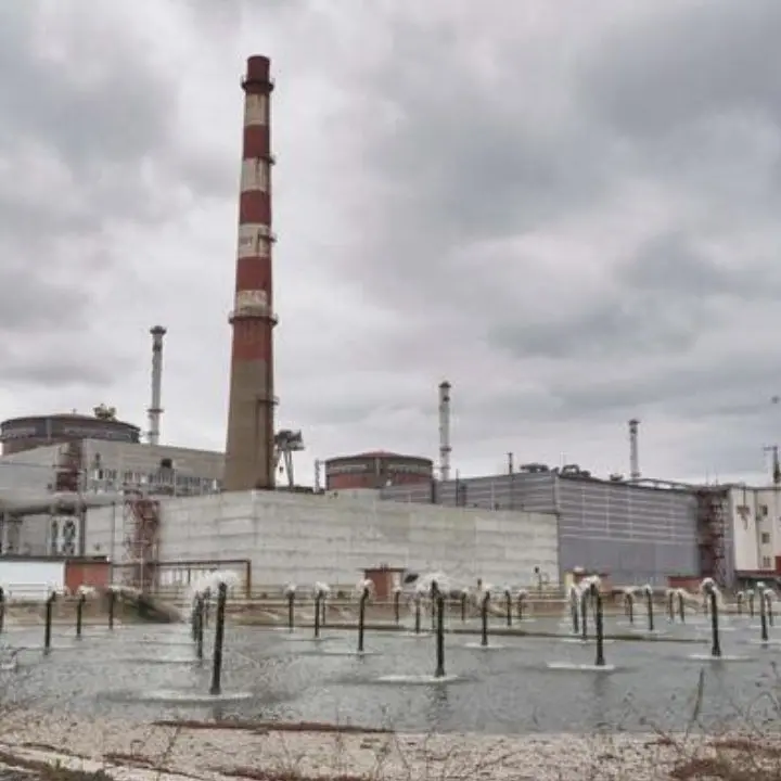 Ucraina, la centrale nucleare di Zaporizhzhia interrompe la produzione