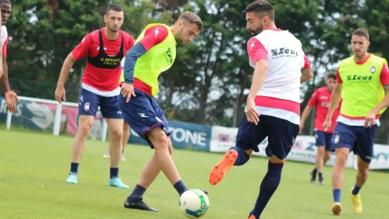 Crotone, è iniziata la settimana dell’esordio ai play off: sabato in campo per l’andata dei quarti