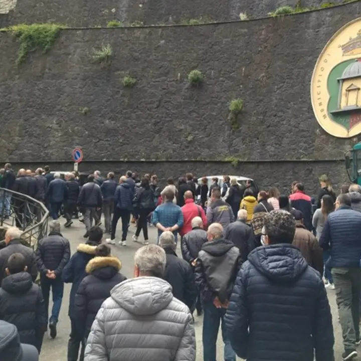 Longobucco non si arrende, scende in piazza e chiede la riapertura della Sila Mare