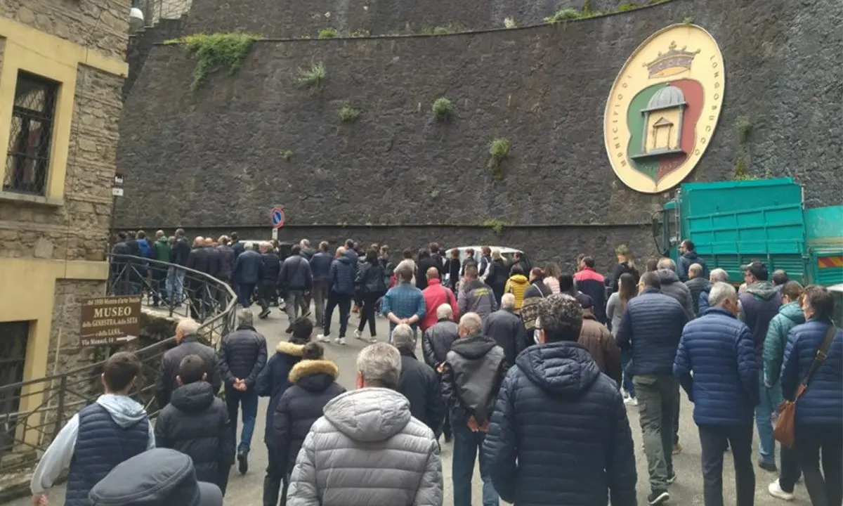 Longobucco non si arrende, scende in piazza e chiede la riapertura della Sila Mare