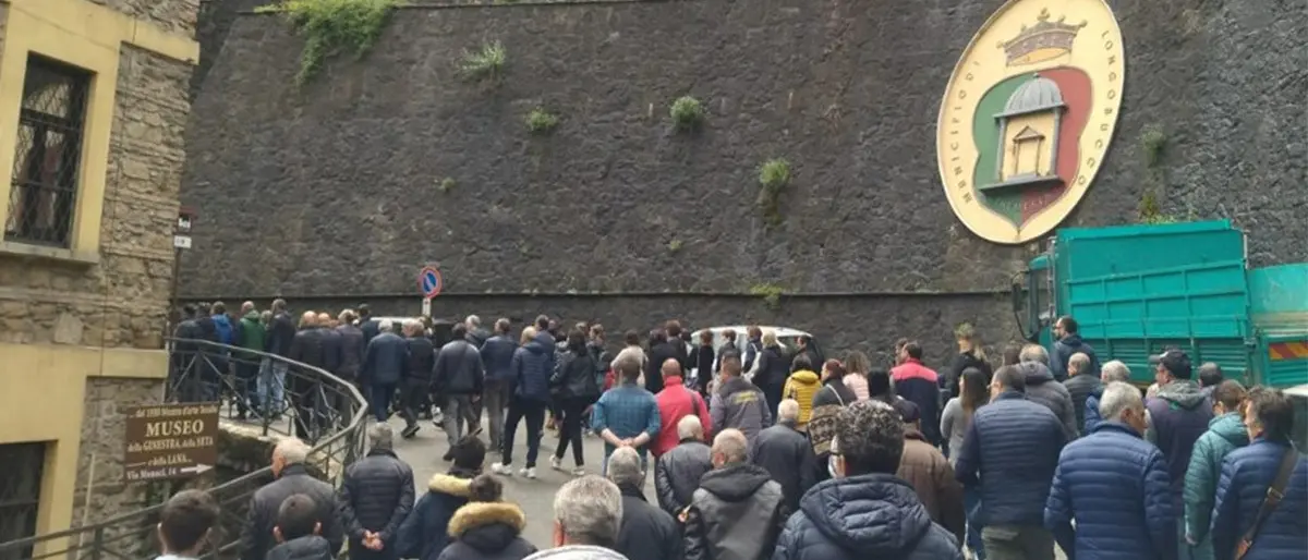 Longobucco non si arrende, scende in piazza e chiede la riapertura della Sila Mare
