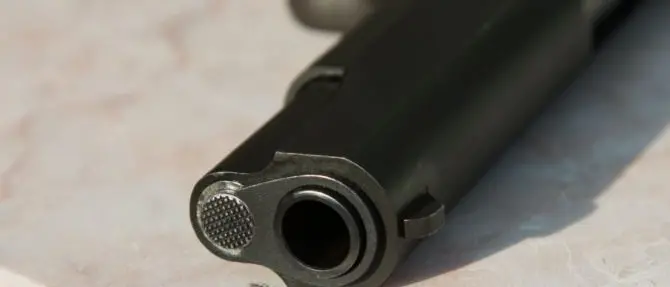 Punta la pistola contro un cassiere e tenta di rapinare un supermercato, bloccato e arrestato dai carabinieri