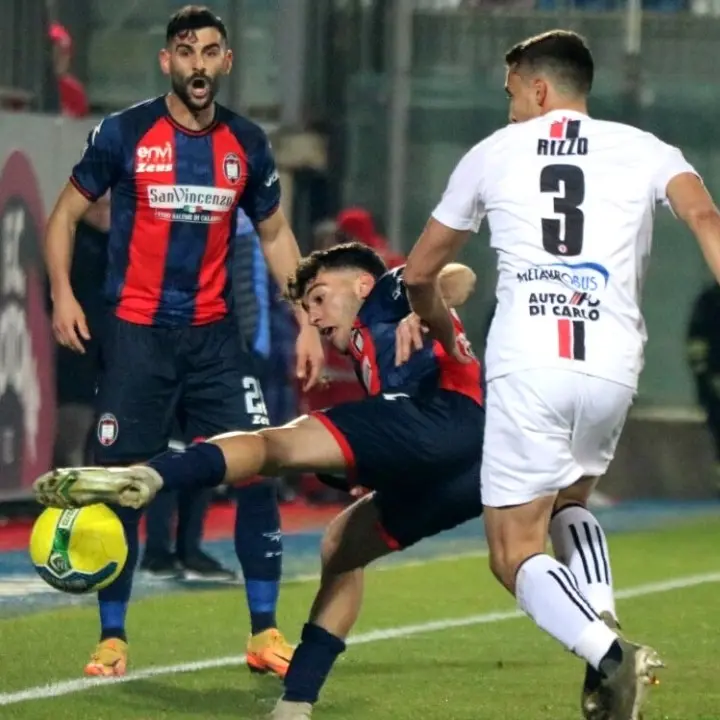 Play off di Serie C, il Crotone pesca il Foggia: ai quarti gli Squali affronteranno i Satanelli
