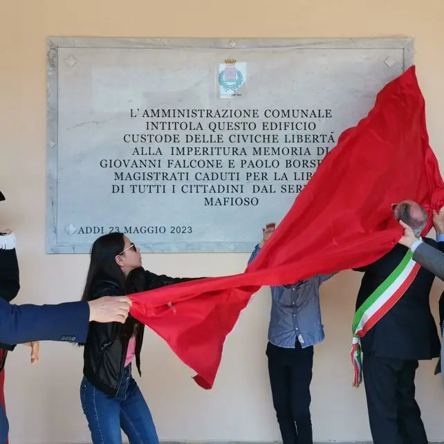 Gioia Tauro, da oggi il palazzo comunale porterà il nome dei magistrati Falcone e Borsellino