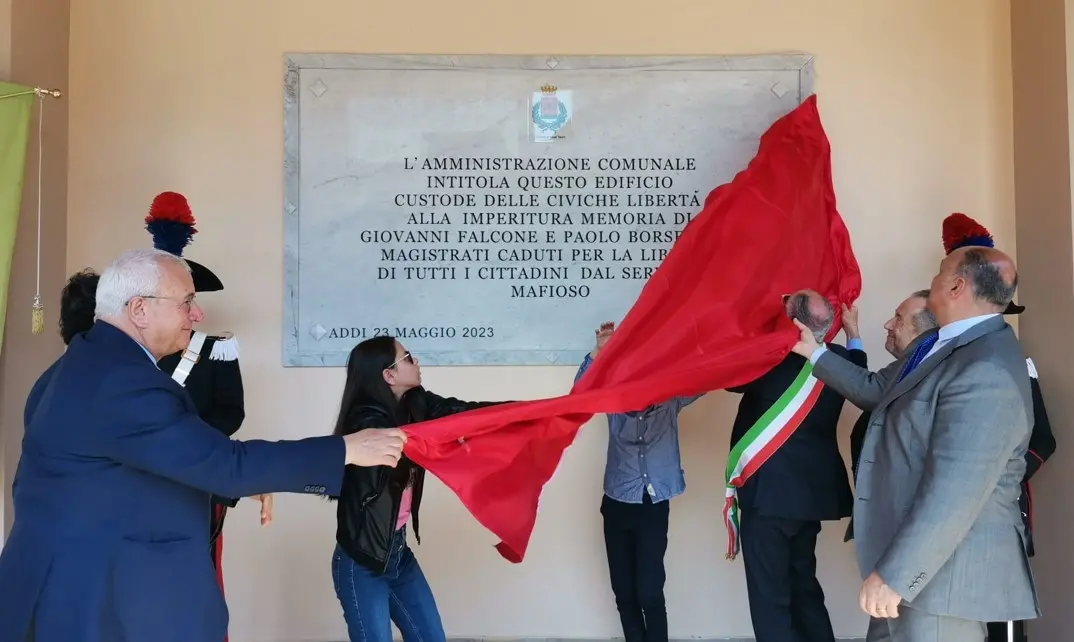 Gioia Tauro, da oggi il palazzo comunale porterà il nome dei magistrati Falcone e Borsellino