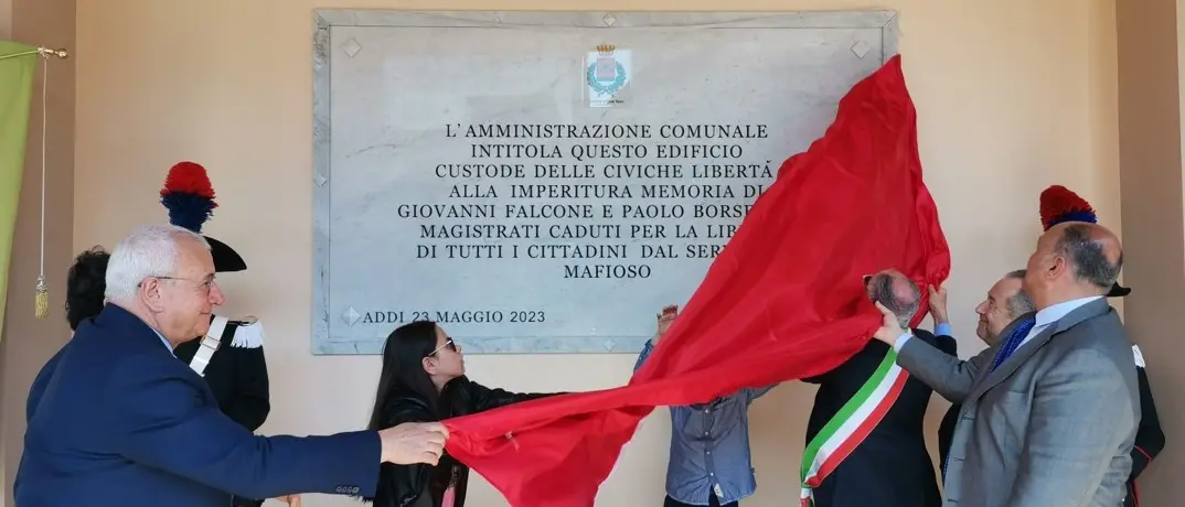 Gioia Tauro, da oggi il palazzo comunale porterà il nome dei magistrati Falcone e Borsellino