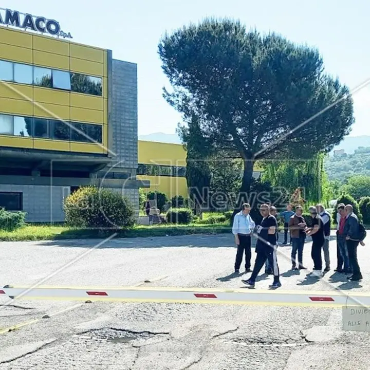 Caos trasporti a Cosenza, i dipendenti dell’Amaco incrociano le braccia: bus bloccati